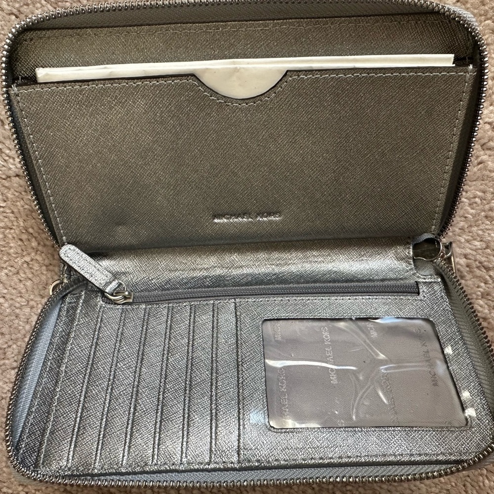 Michael Michael Kors Multi-Function Smartphone Wr… - image 4